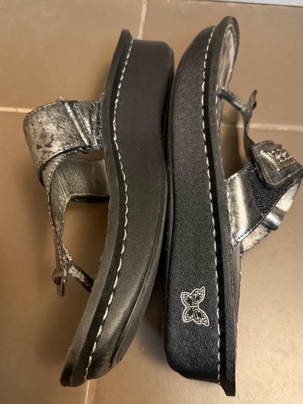 ALEGRIA Gray Carina Pewter Leather Comfort Thong Sandal Size 39 US 9 Silver - Picture 5 of 15